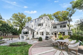 24 Mineola Ave