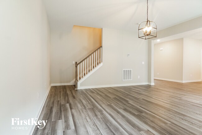 Building Photo - 693 Troubadour Ln