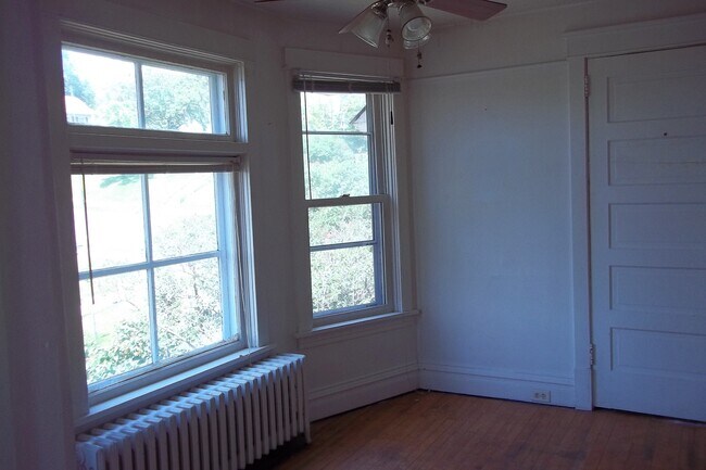 Foto del edificio - 2814 Wellington St