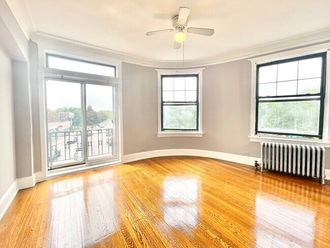 Foto del edificio - 7133 N Ridge Blvd