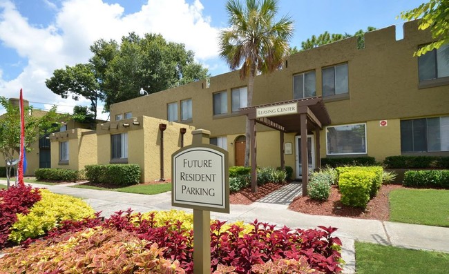 Building Photo - University Townhomes