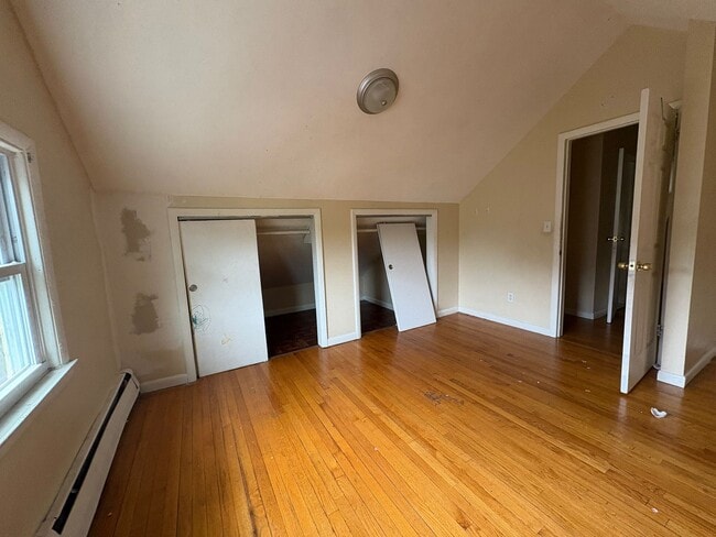 Building Photo - 249 Munson St