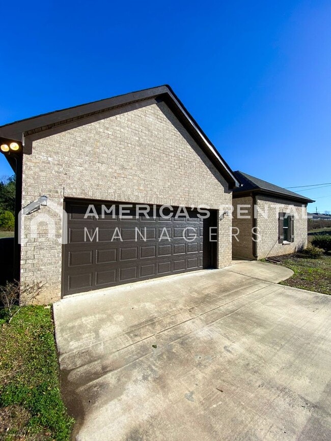 Building Photo - Home for Rent in Jasper, AL...Available to View Now!!! DEPOSIT PENDING!!!
