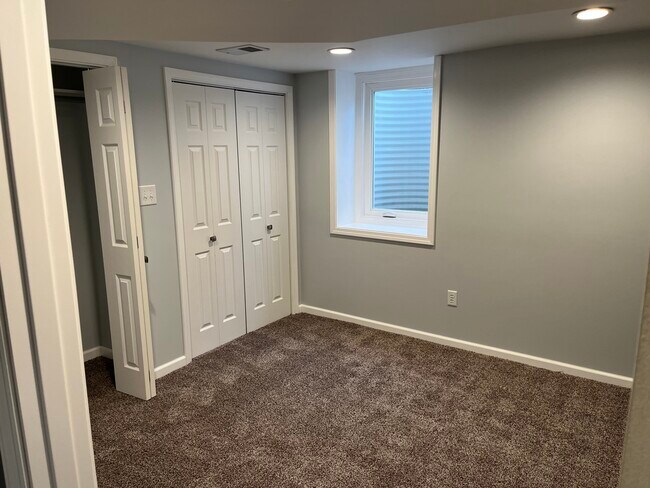 2nd bedroom - 447 Edgewater Dr