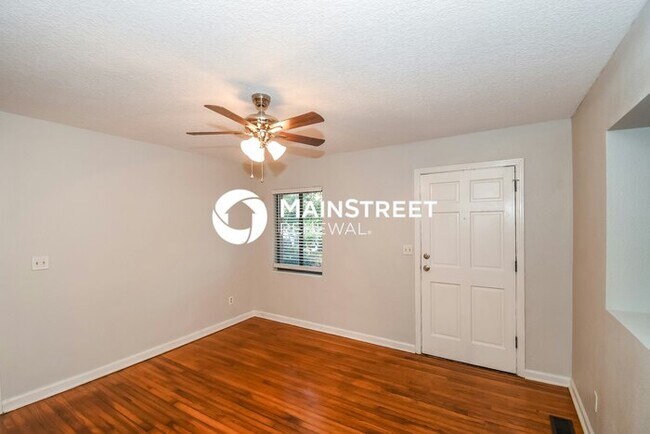 Foto del edificio - 3 Bedroom Pet-Friendly Home in Jacksonville, FL with Main Street Renewal