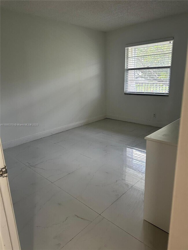 Foto del edificio - 13255 SW 9th Ct