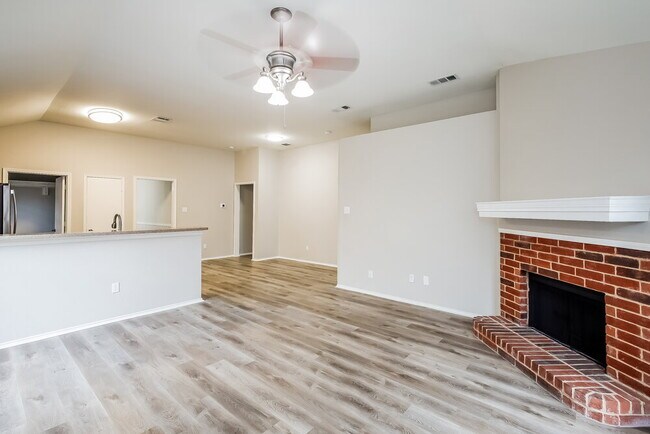 Foto del edificio - 817 Mackenzi Dr