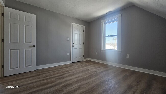 Foto del edificio - 310 N Main St