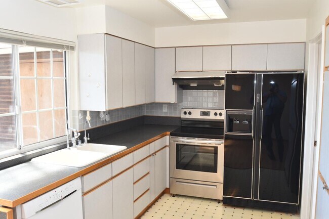 Building Photo - 3812 Palos Verdes Way