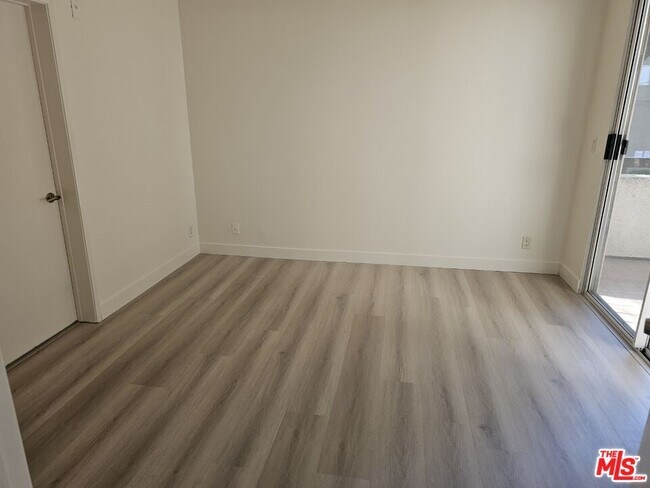 Foto del edificio - 525 S Berendo St