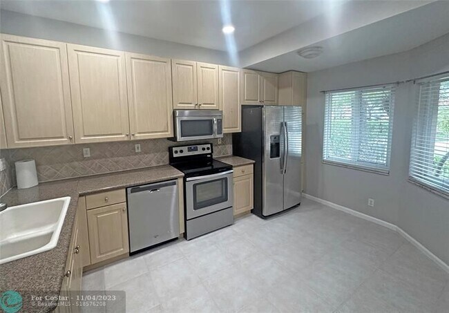 Building Photo - 5640 NW 127th Terrace