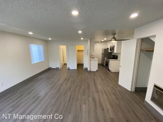 Building Photo - Studio, 1 bath Apartment - 3432 34 Centine...