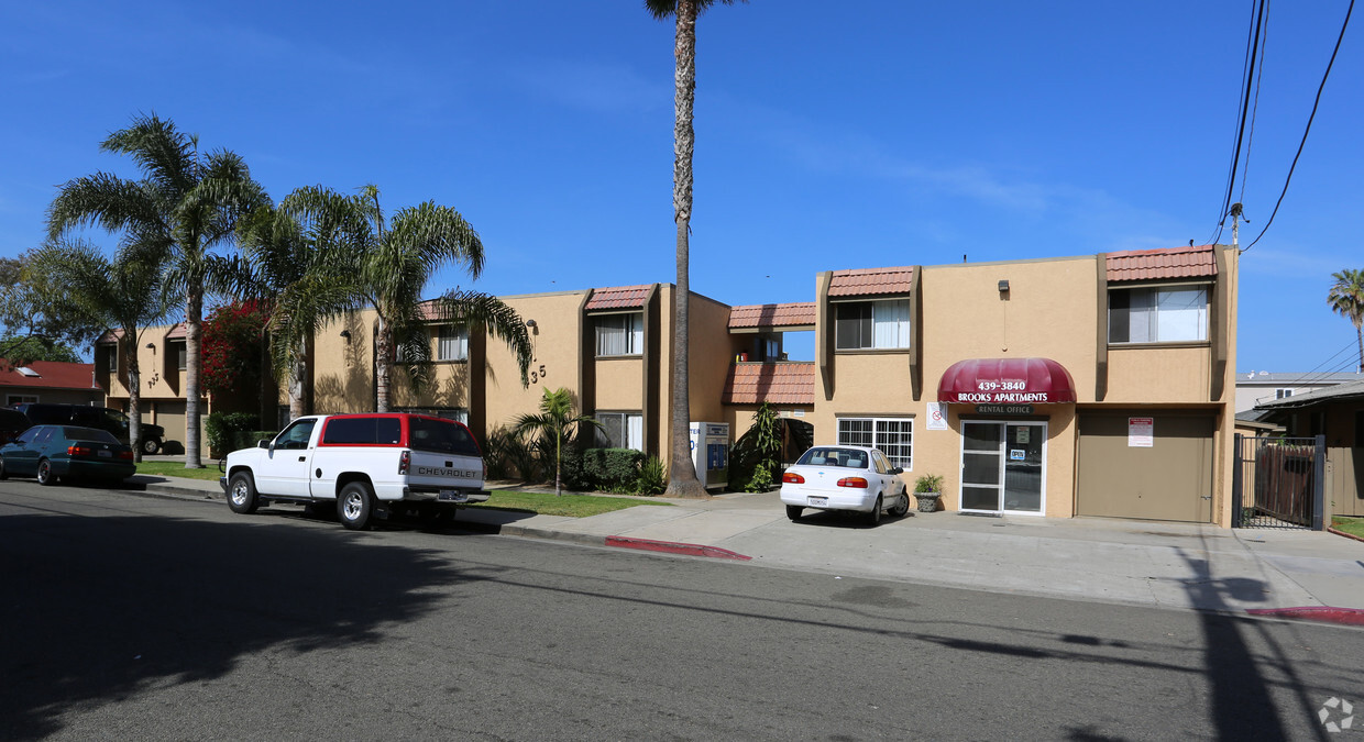 Primary Photo - Brooks Apartments