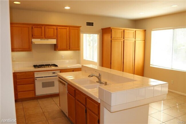 Building Photo - 5 br, 3 bath House - 40 Santa Comba
