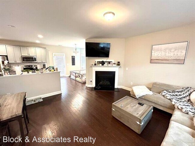 Building Photo - 3 br, 2.5 bath House - 10 Onyx Ct.