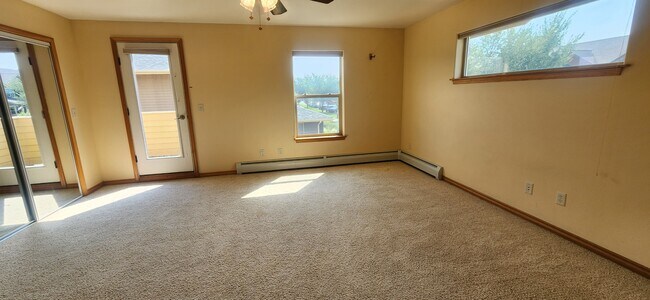 Foto del edificio - 74 N Hanley Ave