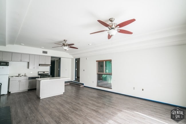 Building Photo - 11023 Strathmore Dr