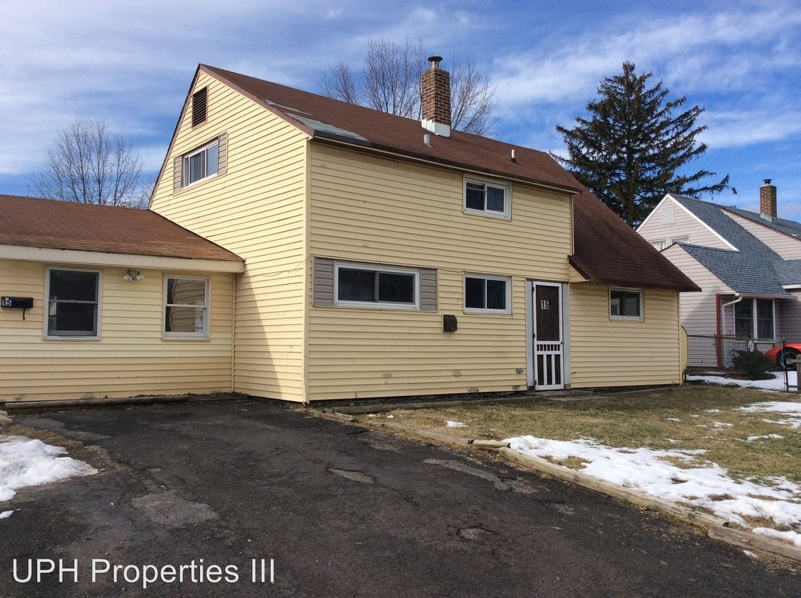 15 Greenbrier Rd, Levittown, PA 19057 House for Rent in Levittown, PA