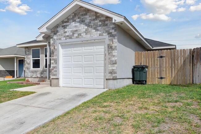 Building Photo - 1029 Tesoro Run