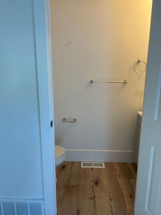 Building Photo - Pet Friendly Townhome