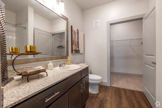 2 habitaciones, 2 baños, 975 pies cuadrados, primer baño - Grand at Stone Creek