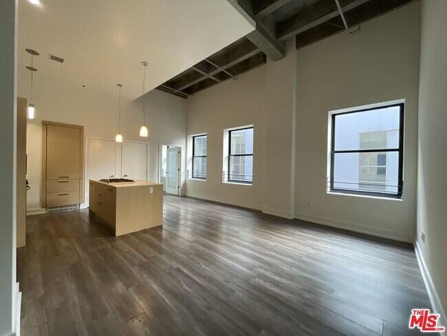 Foto del edificio - 727 W 7th St