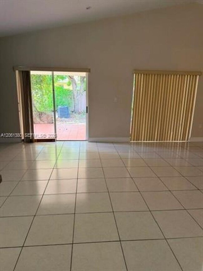 Foto del edificio - 14300 SW 51st St