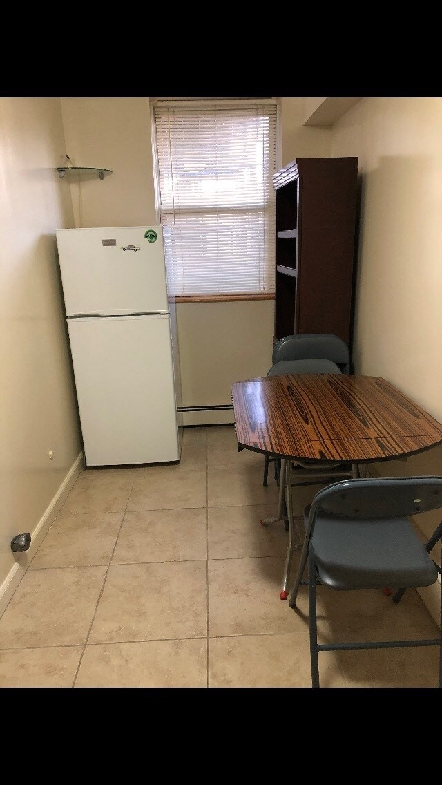 Building Photo - 1961 E 28th St