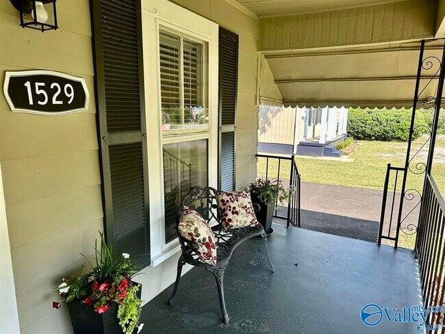 Foto del edificio - 1529 Mckinley Ave NE