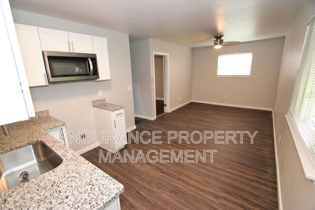 Building Photo - 918 Dennison Ave