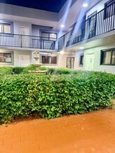 Building Photo - 1340 W 41st St