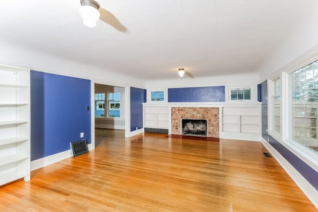 Foto del edificio - Updated Ravenna 4 Bed / 2 Bath Home