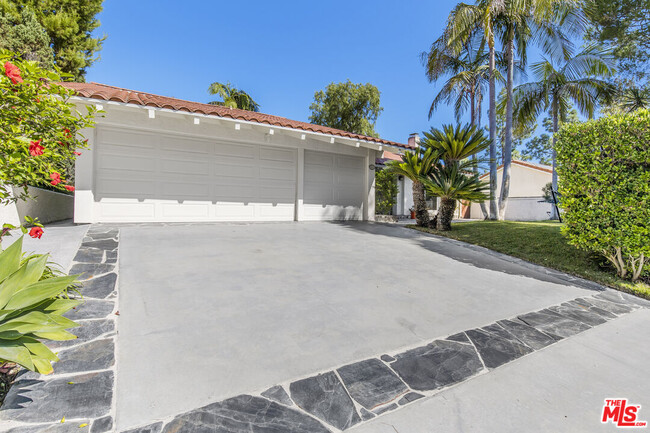 Building Photo - 26521 Academy Dr