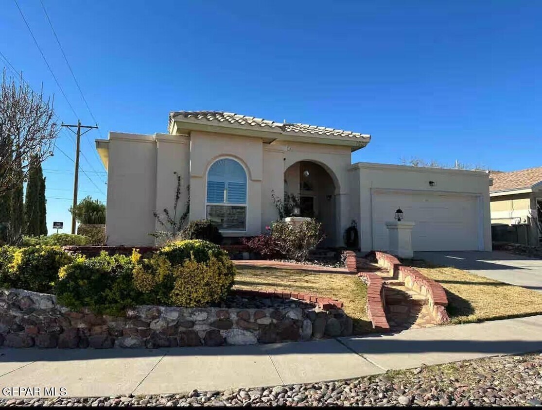 Primary Photo - 1201 Desierto Seco Dr