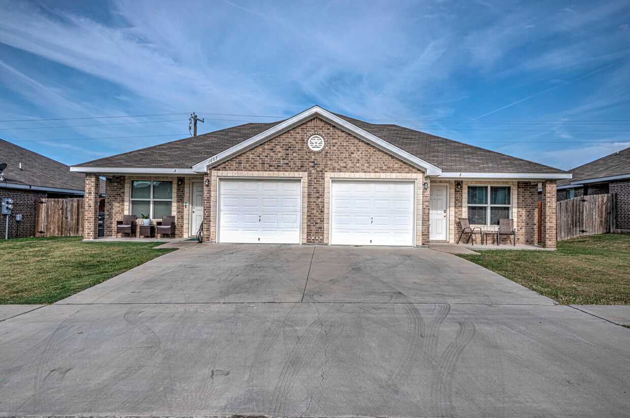 Primary Photo - 1607 Powder River Dr APT A
