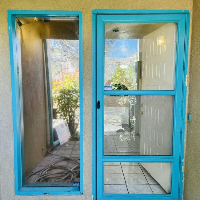 Foto del edificio - 3009 Estrella Brillante St NW