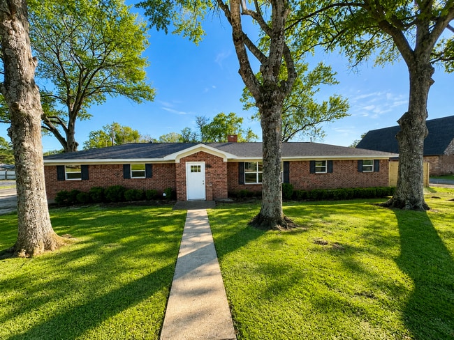 Building Photo - Newly Remodeled 4/2 Home in Atlanta, Texas