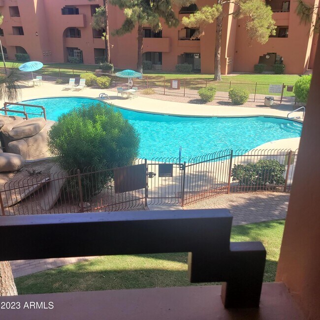 Foto del edificio - 12222 N Paradise Vlg Pkwy S