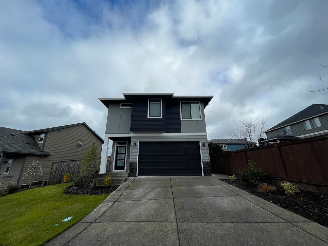 Foto principal - Modern Southwest Gresham Home - 4Bd 2.5Ba ...