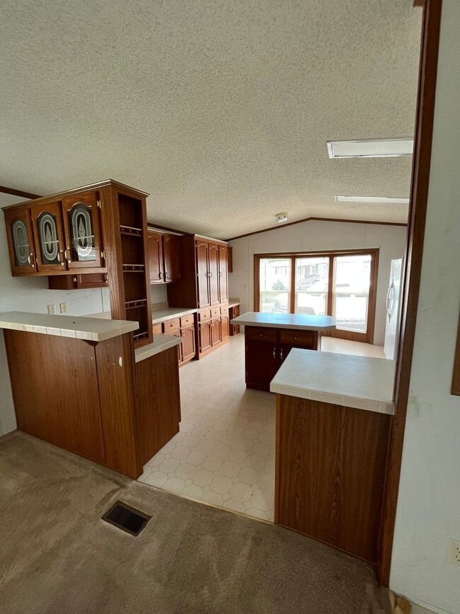 Building Photo - 3 Bedroom Mobile Home with Carport in Billings Heights