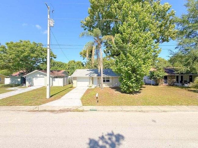 Building Photo - 15839 Villa Dr