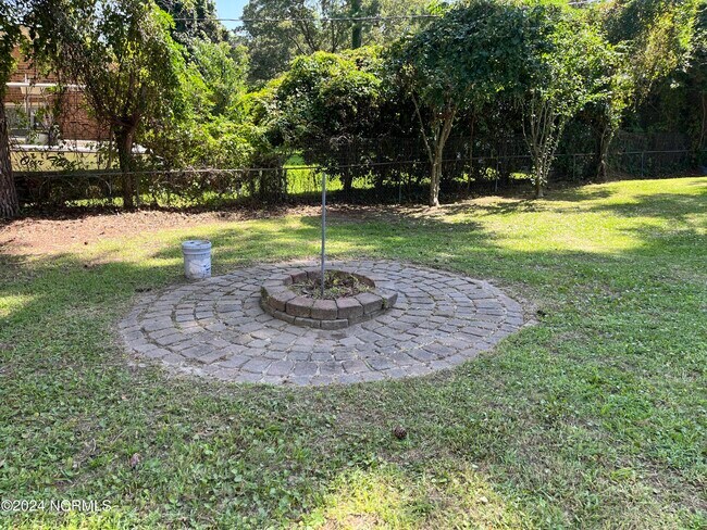 Building Photo - 3107 Country Club Rd