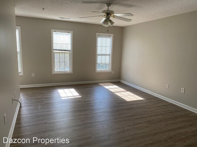 Foto del edificio - 2 br, 2.5 bath House - 119 Steam Engine Dr...
