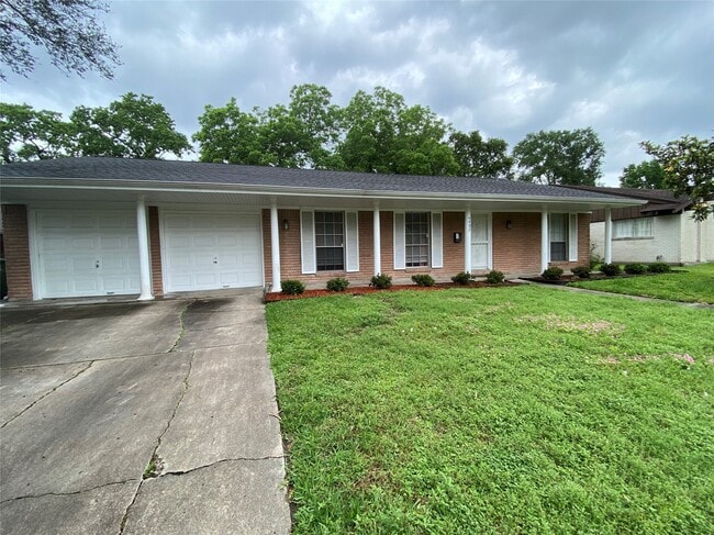 Building Photo - 4402 Cheena Dr