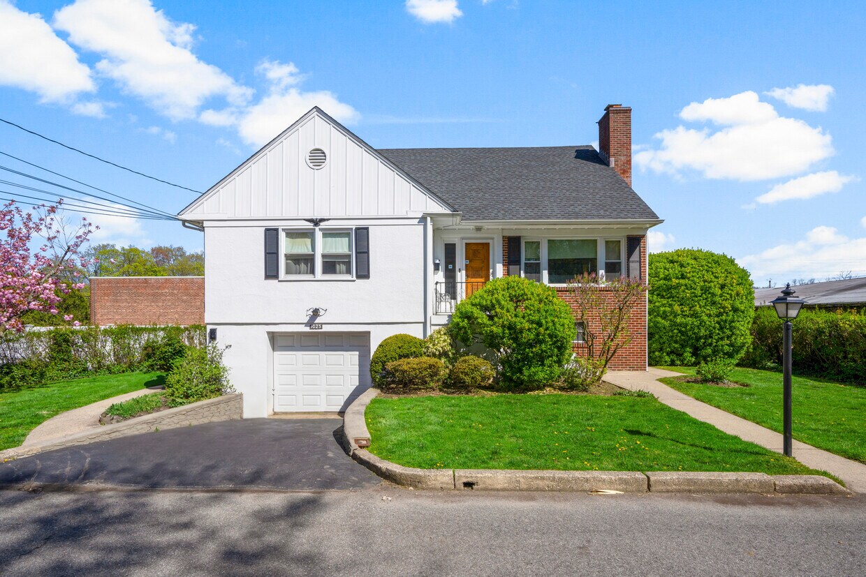 Photo - 1025 Louise Ave (Mamaroneck, NY)