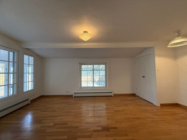 Building Photo - 422 Cheyenne Blvd