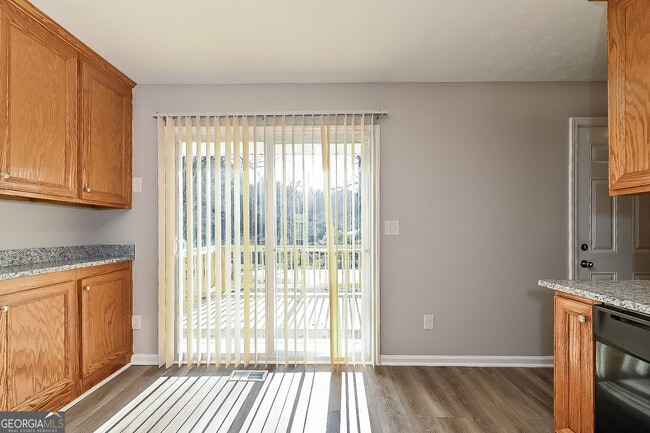 Building Photo - 165 Dixboro Dr
