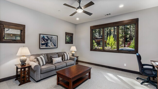Foto del edificio - 9265 Heartwood Dr