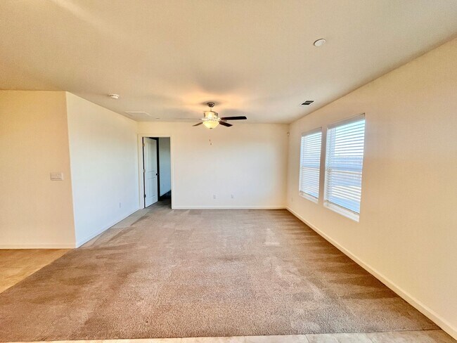 Foto del edificio - Spacious 4 Bedroom Home  – Solar & Pest Co...