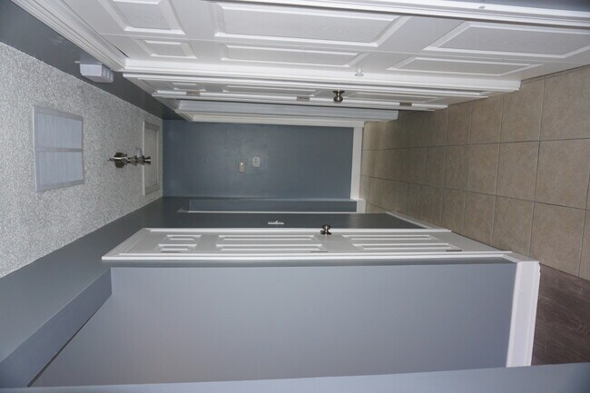 Building Photo - 1701 Lyons Ct